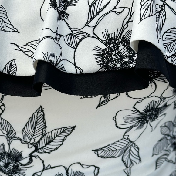 Tommy Hilfiger Strapless Floral Print One Piece Swimsuit - White Black - size 4 - Picture 3 of 11